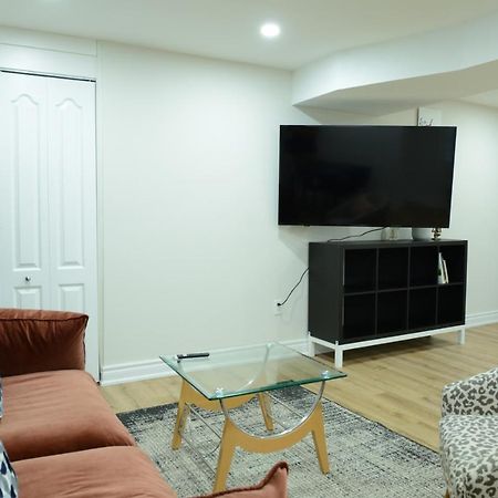 Spacious 2-Bed-Room Near Yonge & Major Mackenzie Richmond Hill Exterior photo