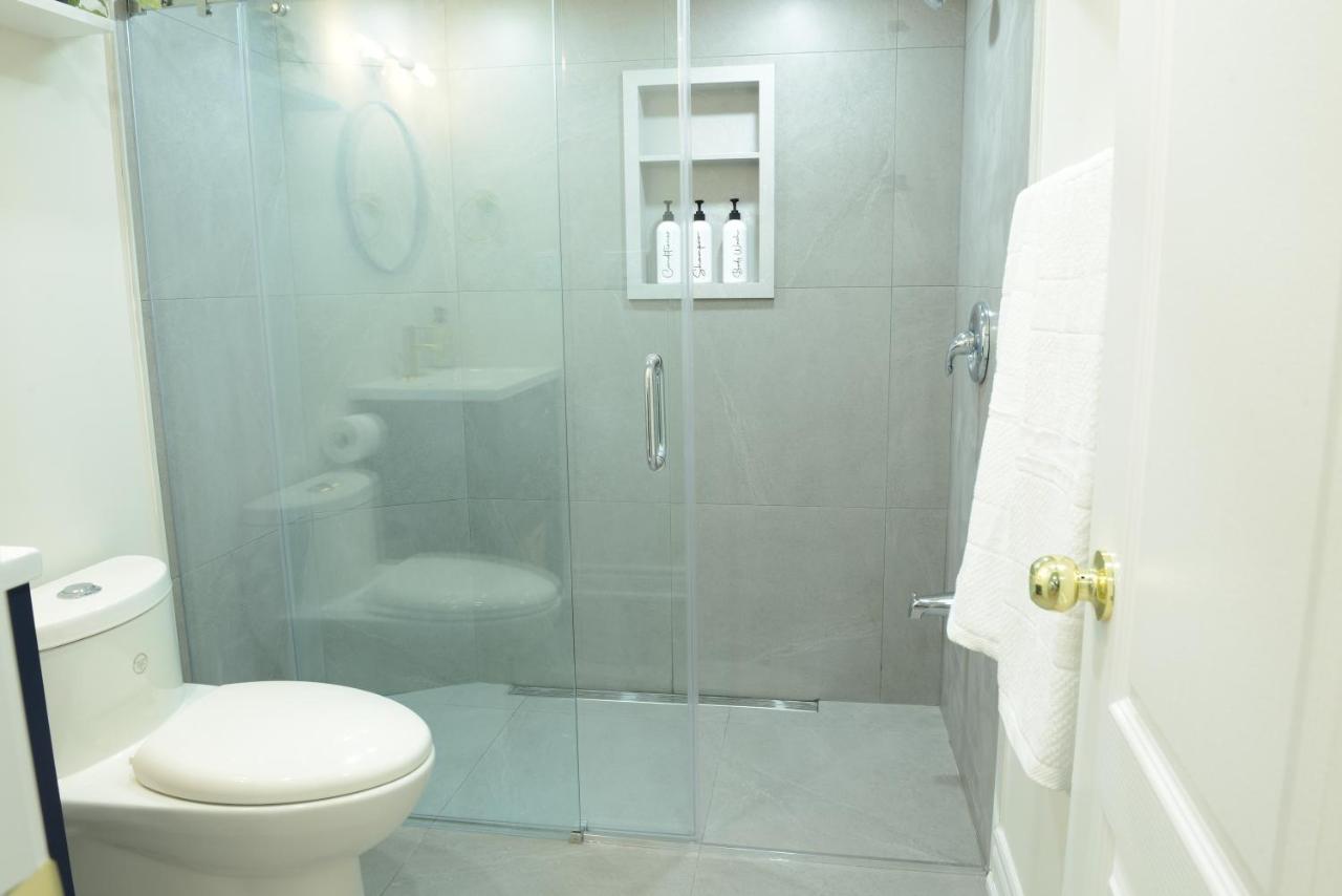Spacious 2-Bed-Room Near Yonge & Major Mackenzie Richmond Hill Exterior photo