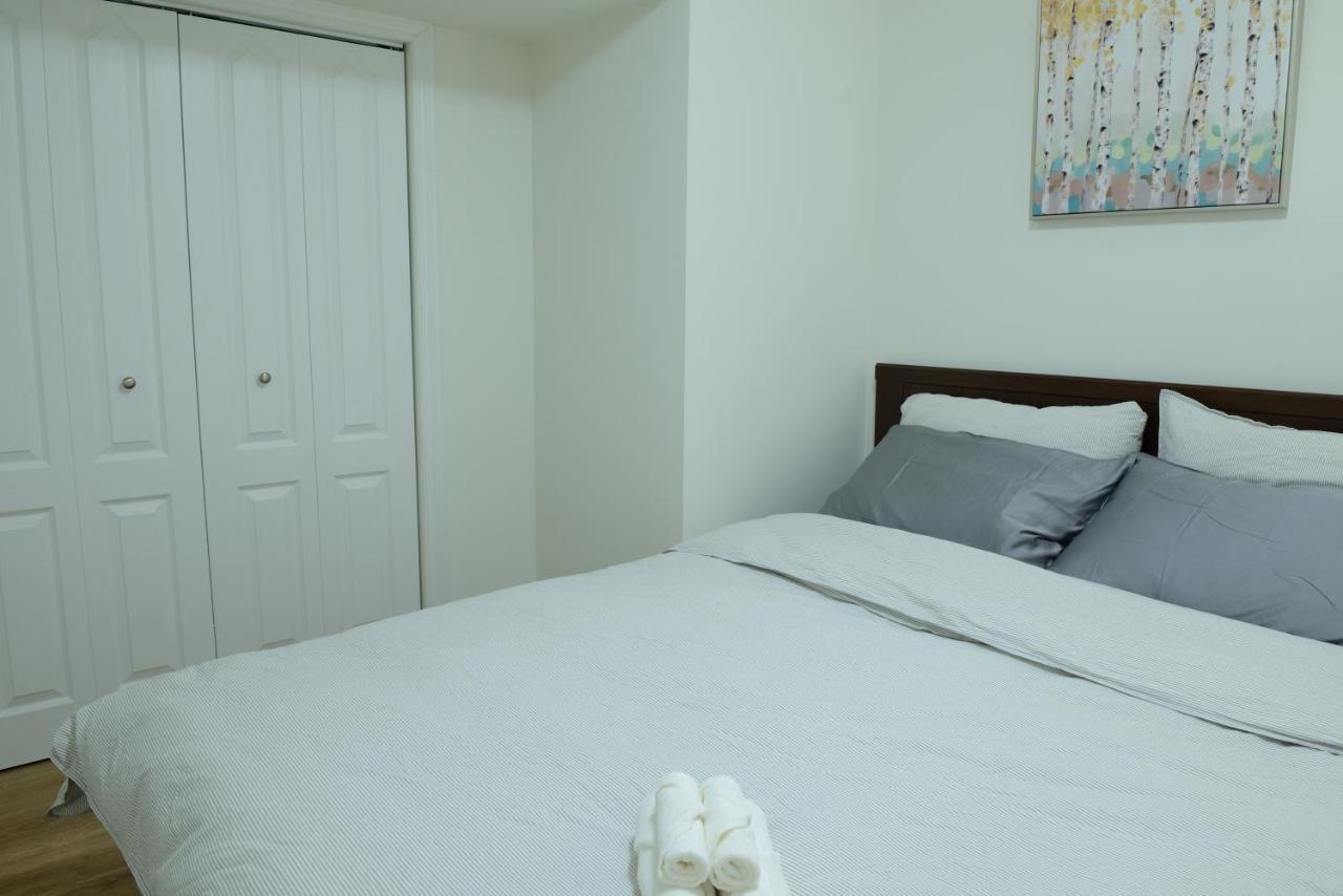 Spacious 2-Bed-Room Near Yonge & Major Mackenzie Richmond Hill Exterior photo